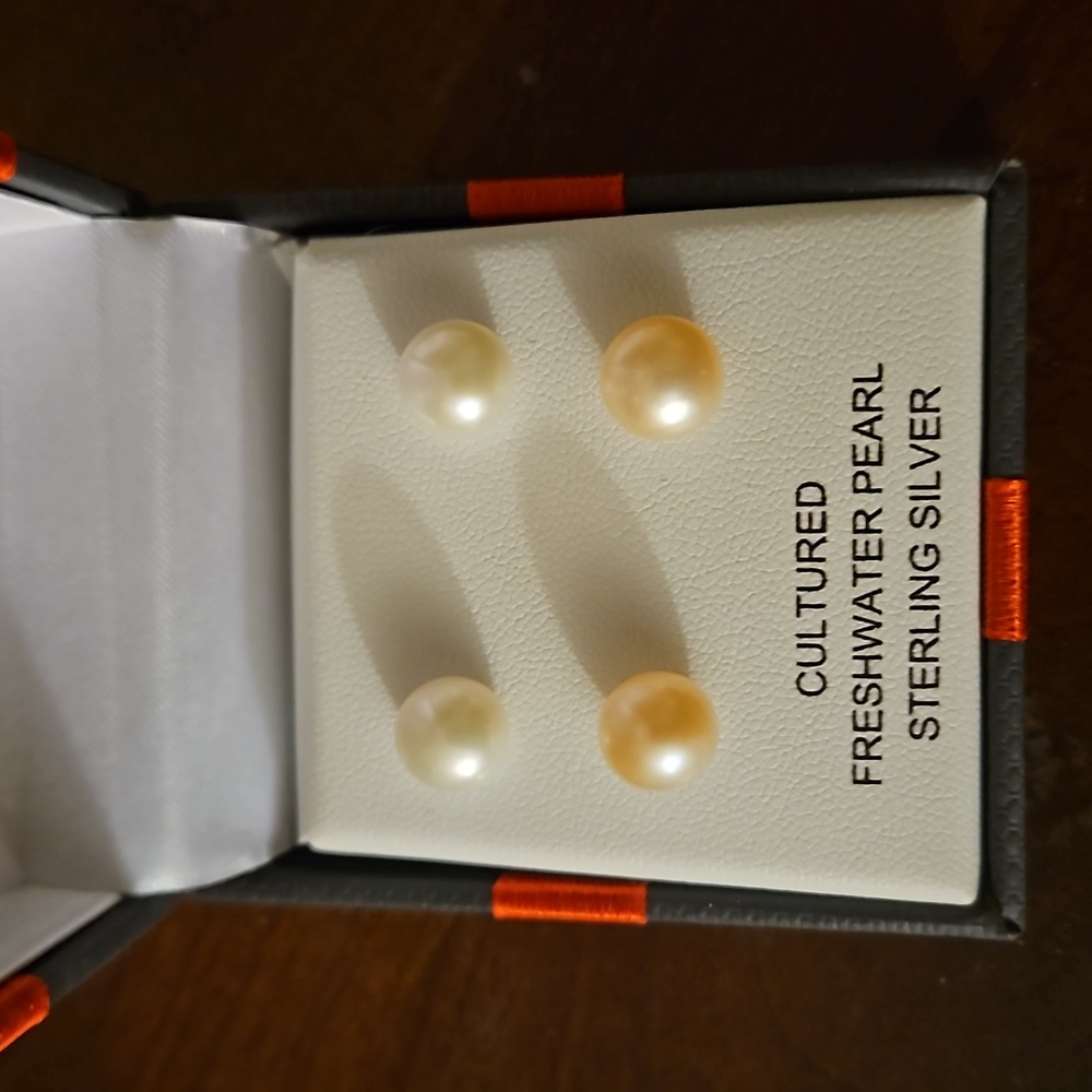 NWT 2 pairs cultured pearl earrings studs